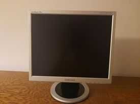 Sprzedam bardzo tanio Monitor Samsung GH17LS