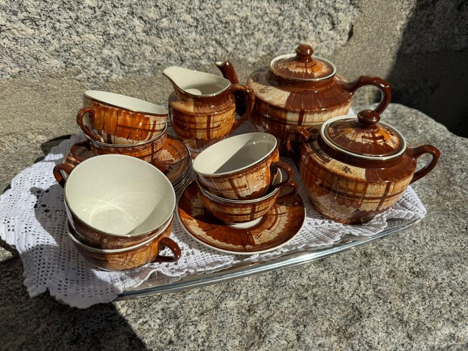 Vendo serviço de chá da marca Sacavém.para para seis pessoas.