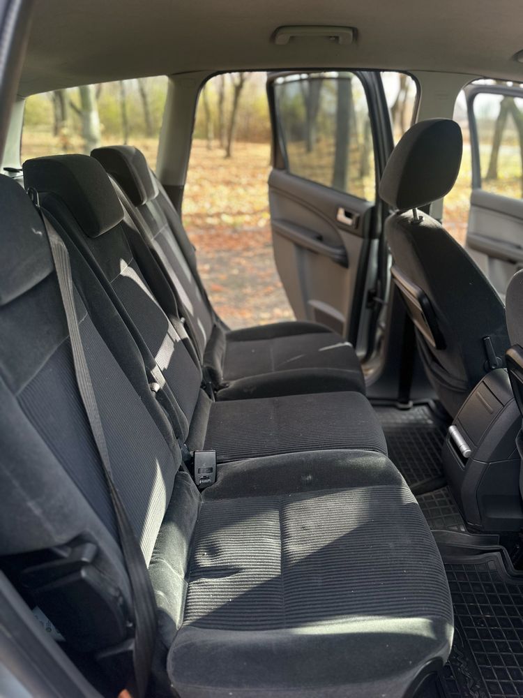 Автомобіль машина Ford focus C-MAX