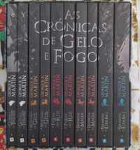 AS CRÓNICAS DE GELO E FOGO - GEORGE R.R. MARTIN - 10 Volumes com caixa