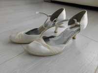 Buty kolor ivory rozmiar 38, 6cm korek