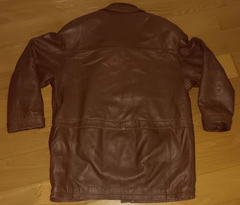Casaca de pele genuína castanha com bolsos