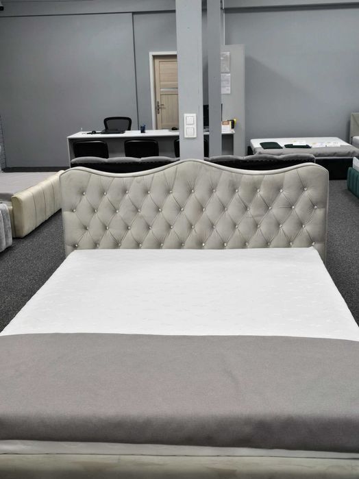 Łóżko zdobione cyrkoniami 160x200 ze stelażem metalowym i pojemnikiem