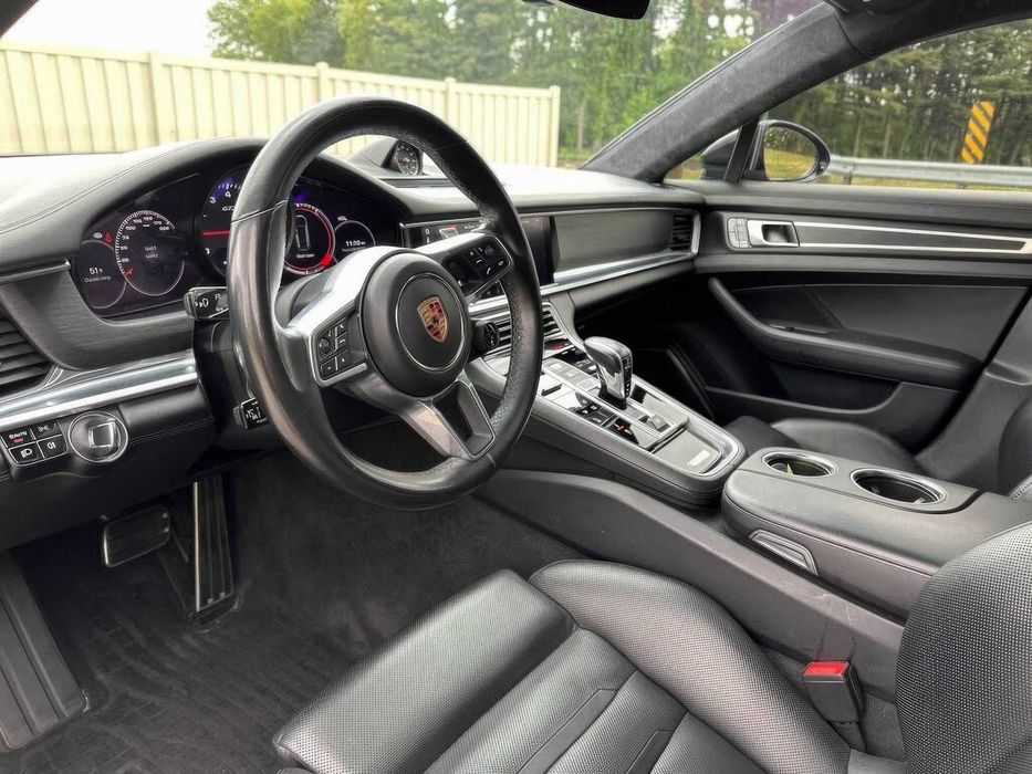 Porsche Panamera GTS      2020