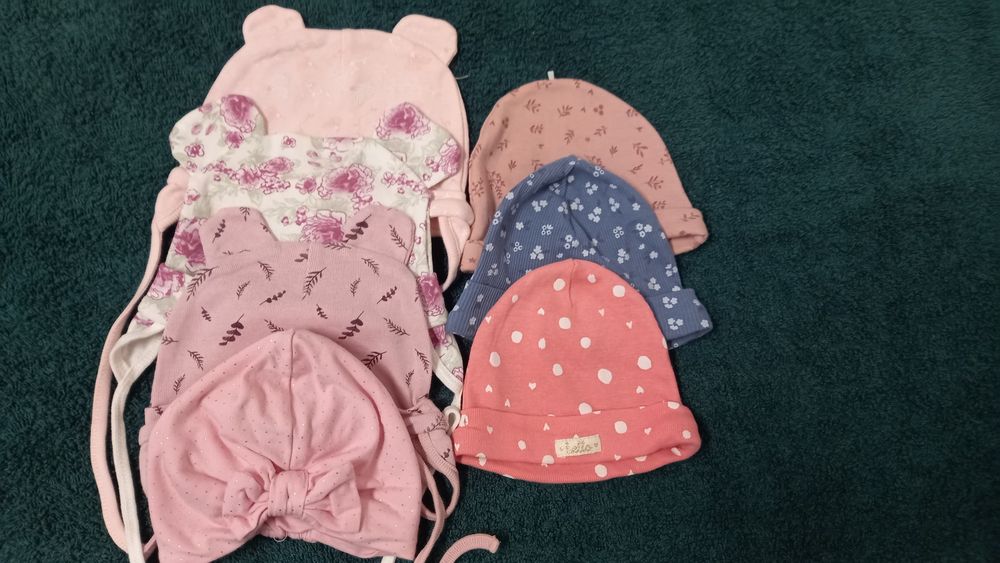 Zestaw cienkih czapeczek