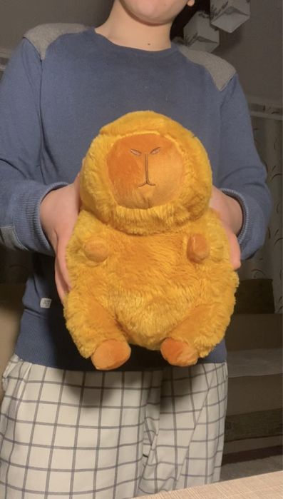 Іграшка мʼяка капібара з кишенями для рук