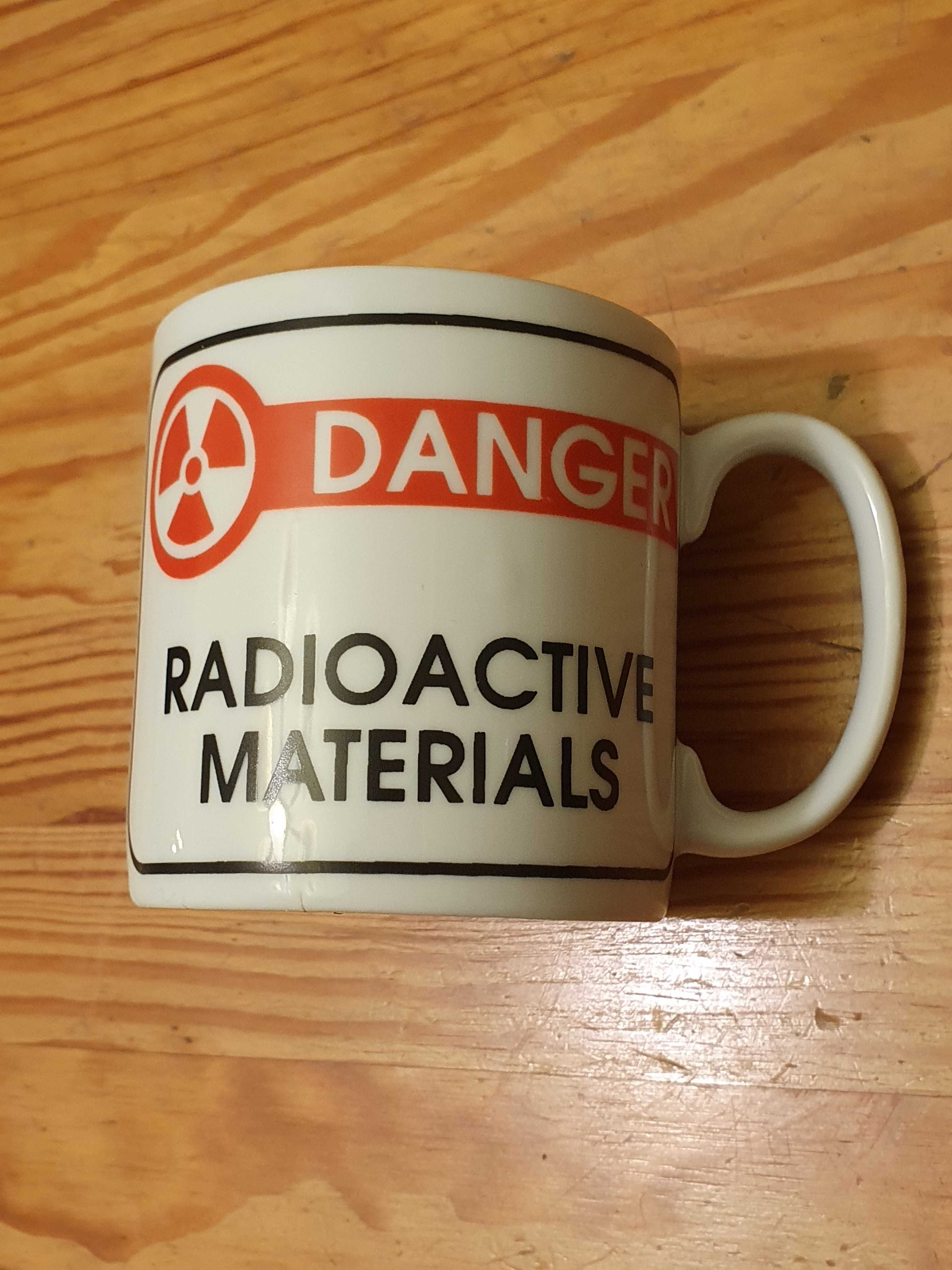 Kubek "Danger Radioactive Materials"