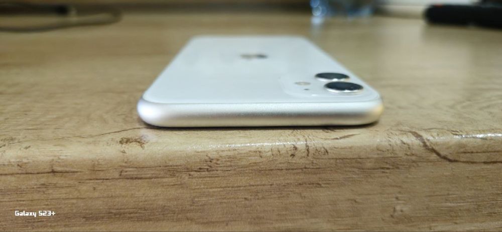iphone 11 білого коліру 128gb
