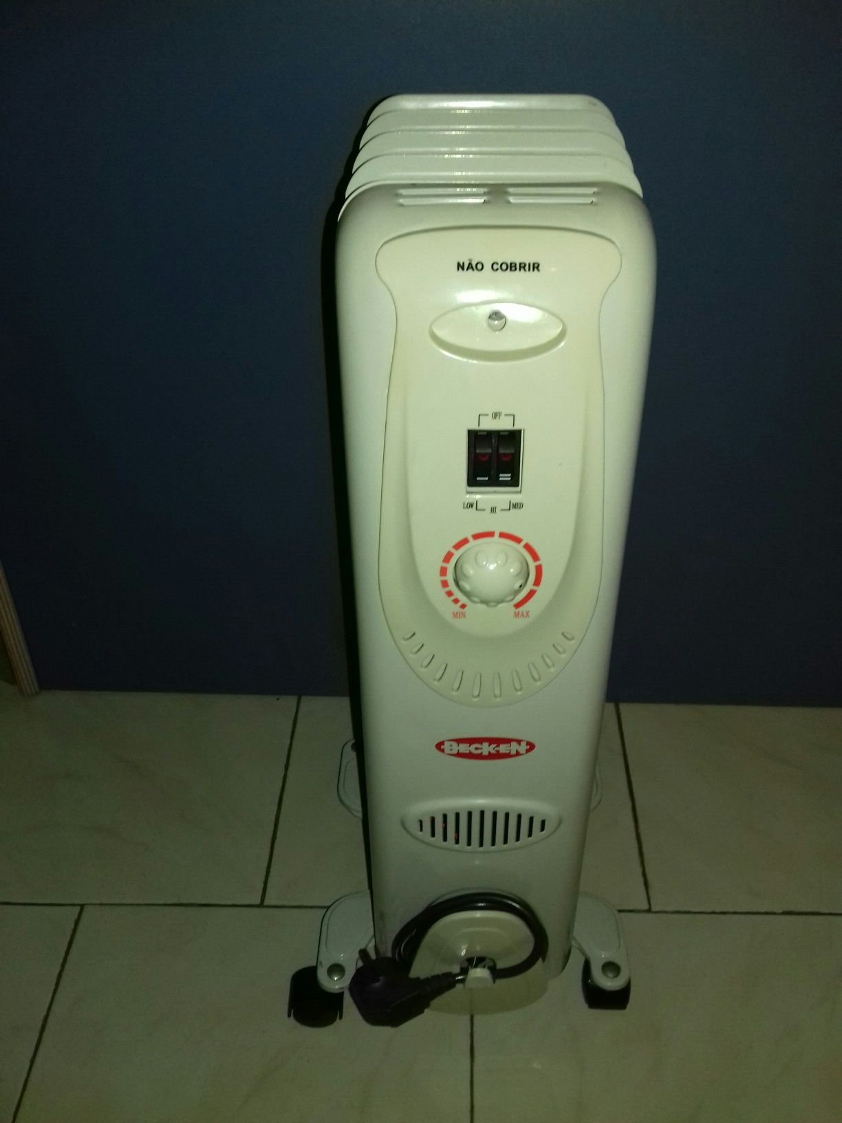 Aquecedor óleo marca Beken 1200 W