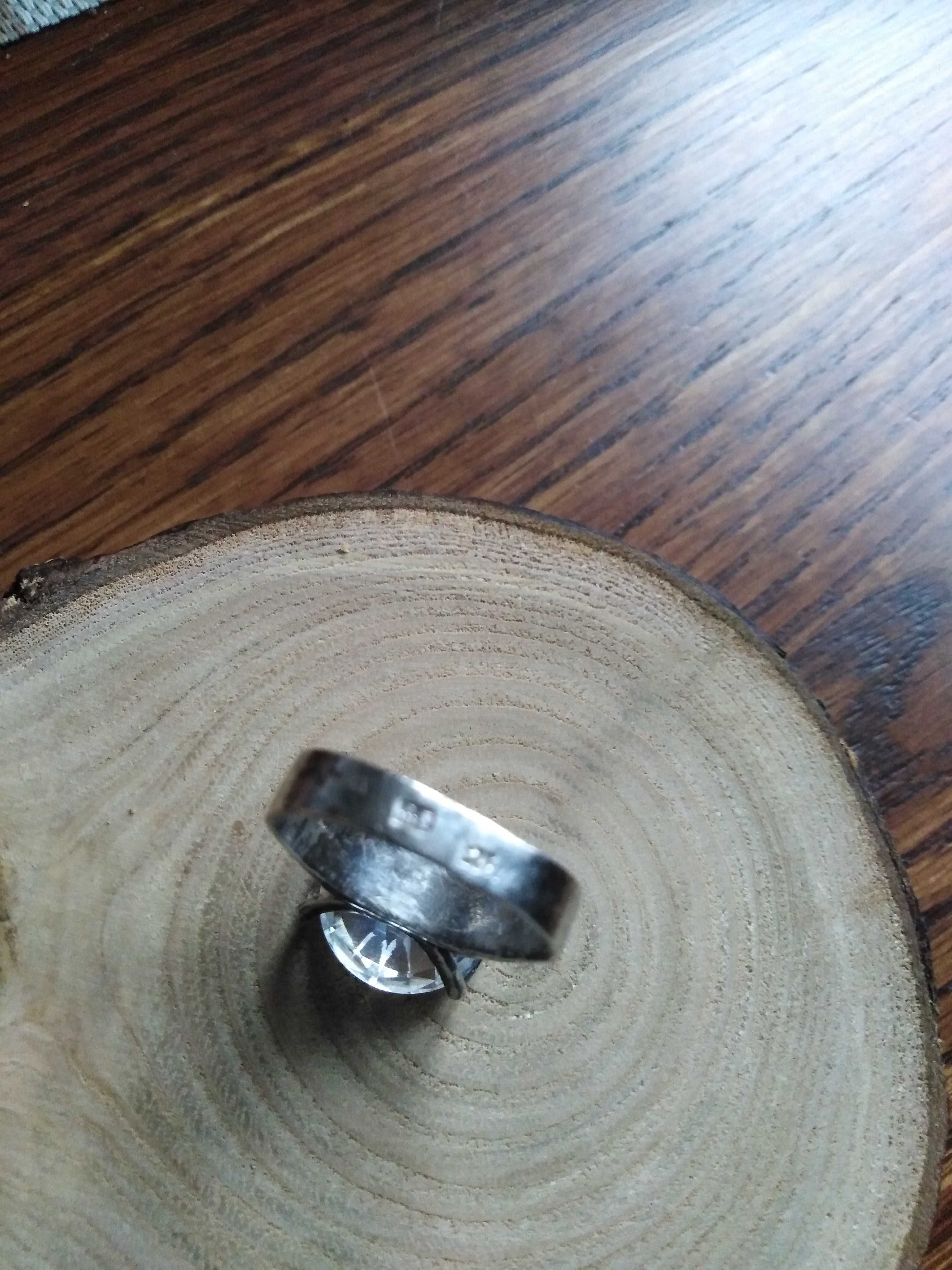 Pierścień z dużą cyrkonią, srebro