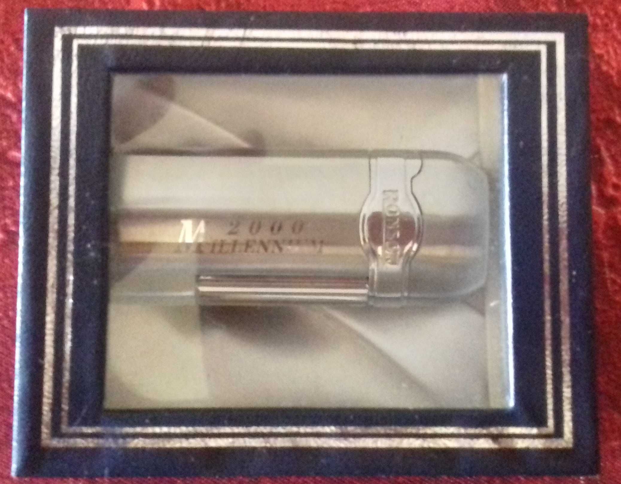 Isqueiro Ronson "2000 Millenium" avariado