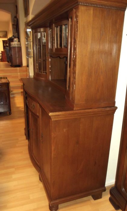 Dębowy pięknie przeszklony kredens z lat 30-tych XX w.