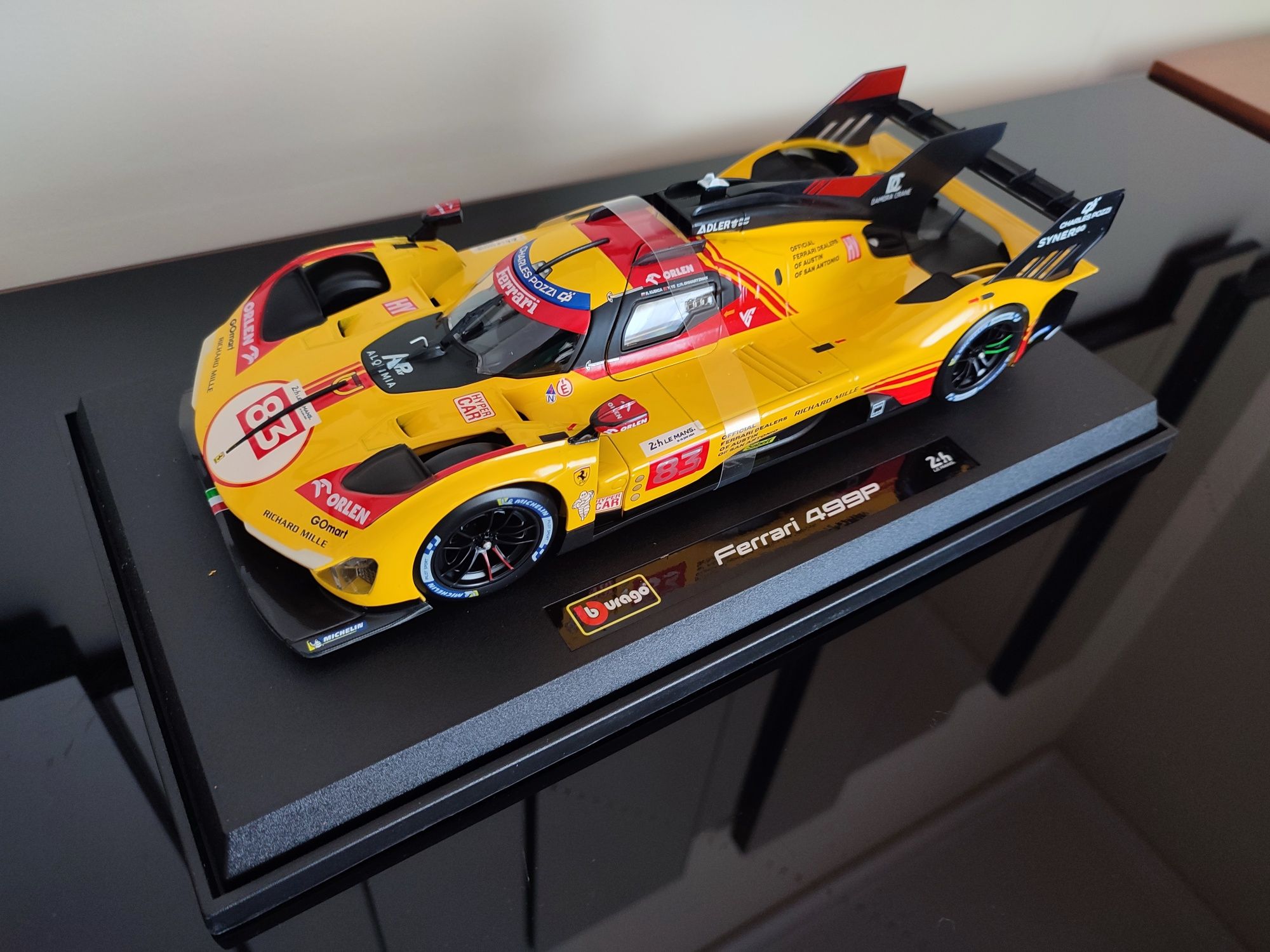 Ferrari 499P LeMans escala 1/18 Bburago NOVO