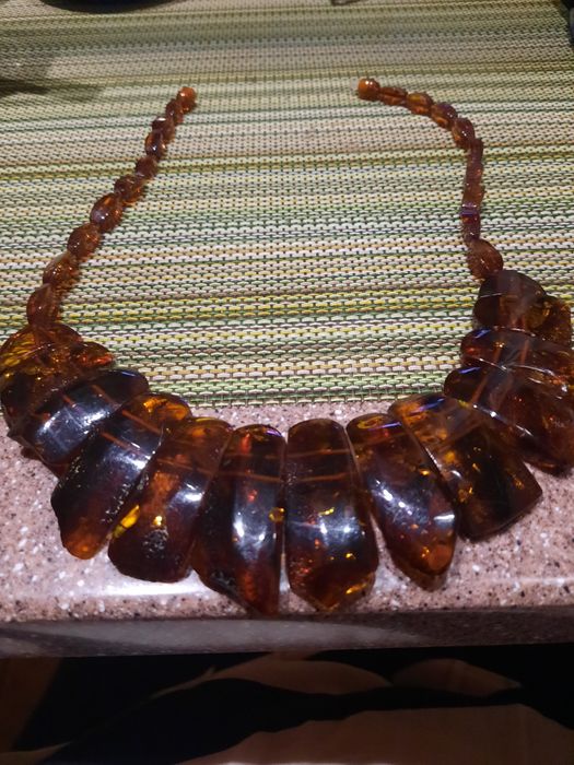 Продаю колье из не обработанного янтаря