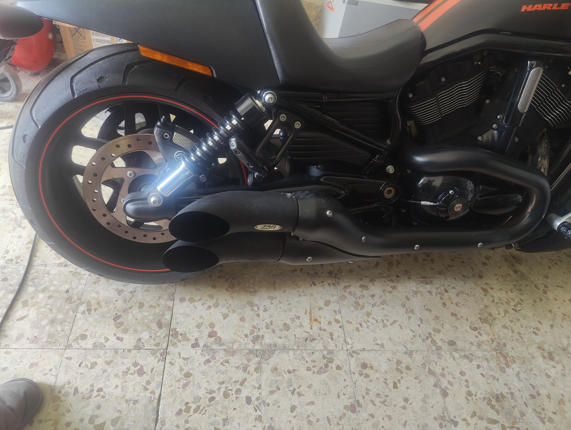 Escape completo+slip on Tab Performance V-rod