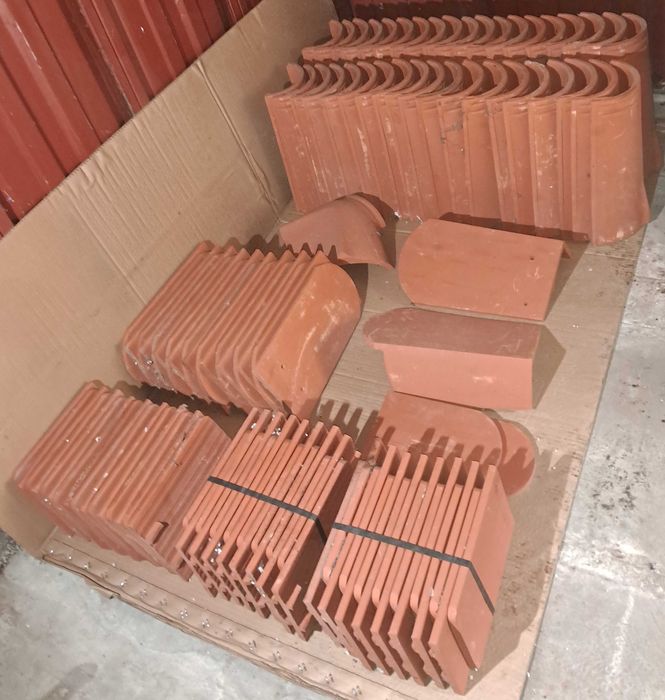 zestaw dachówek KORAMIC dachówki karpiówki gąsiory trójnik okapowe