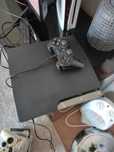 Ps3 com 2 comandos e 16 jogos