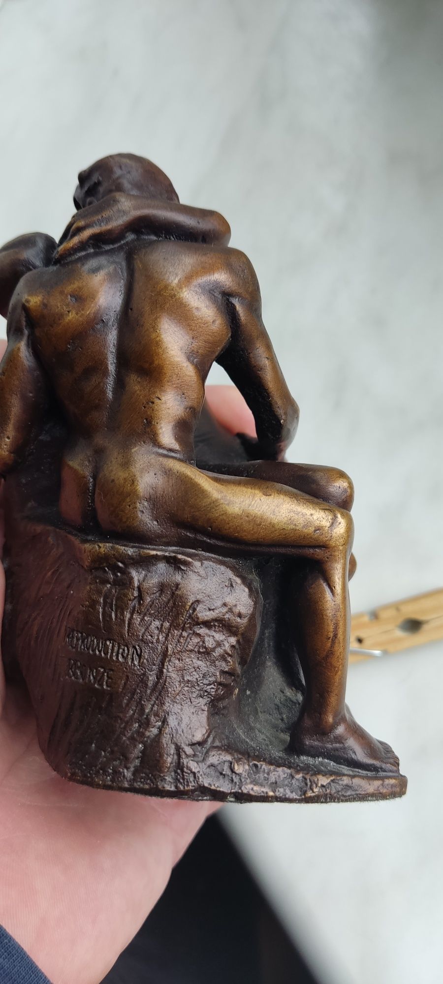 Ładna rzeźba figurka z brązu