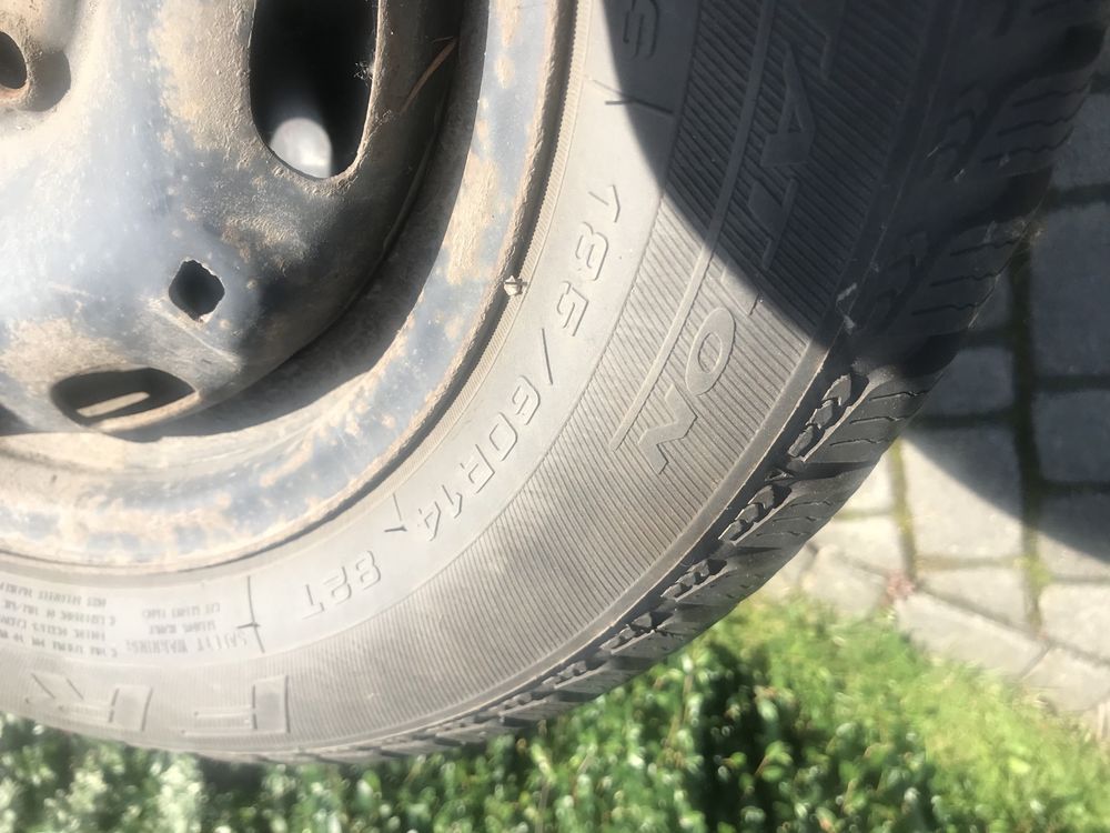 Koła komplet 185/60R14 Dębica 5Jx14 h2