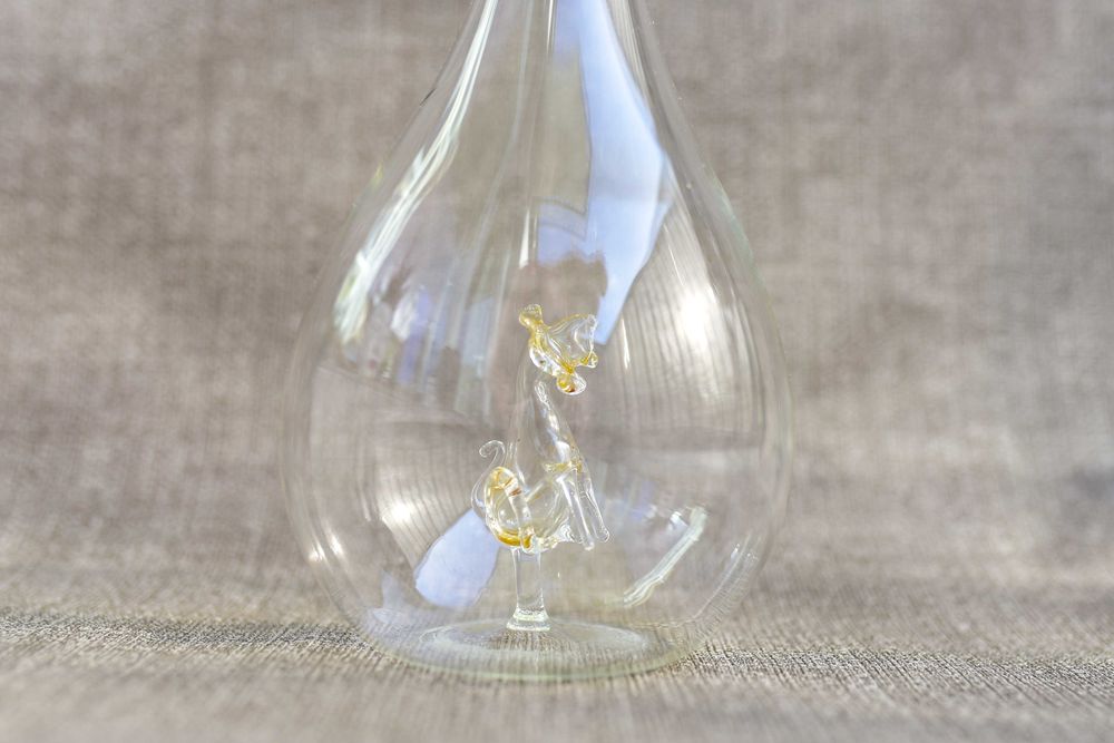 Oryginalna Szklana Butelka/Wazon z Figurką Lwa – Idealna na Prezent