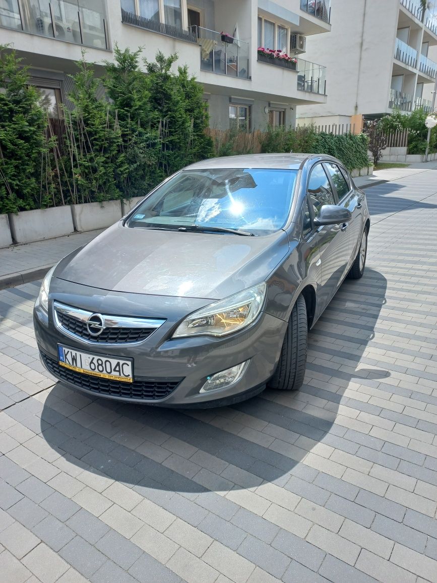 Opel Astra J 2010 Diesel