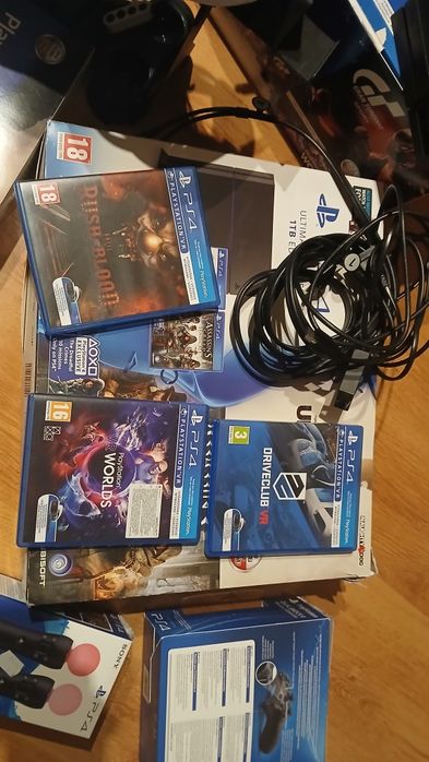 Konsola PS4 dysk 1Tb, zestaw VR gogle, AIM Control
