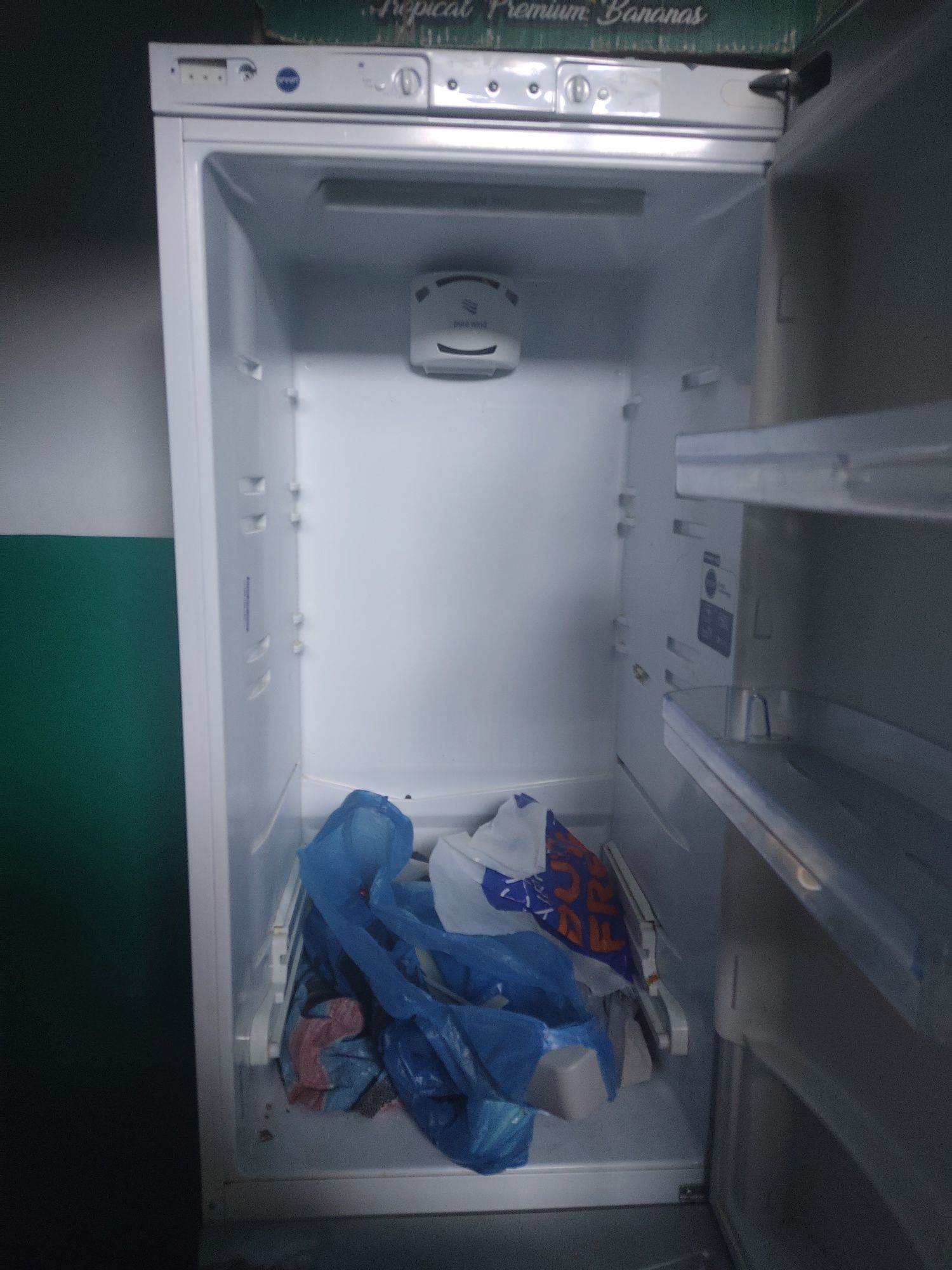 Продам холодильк  Індезит не робочий