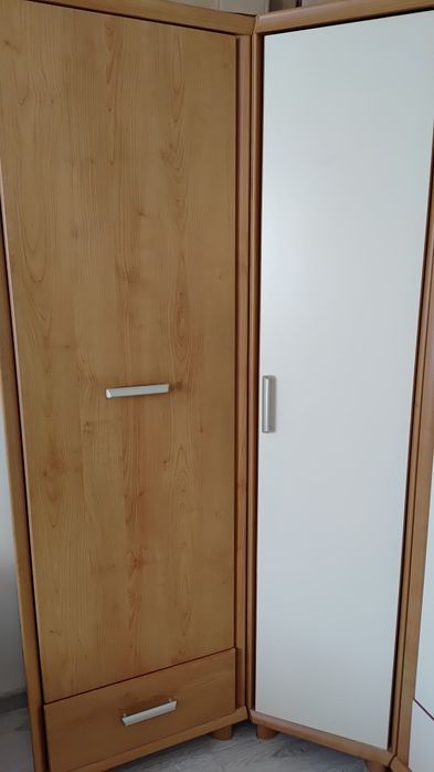 Komplet mebli z komodą. Polecam