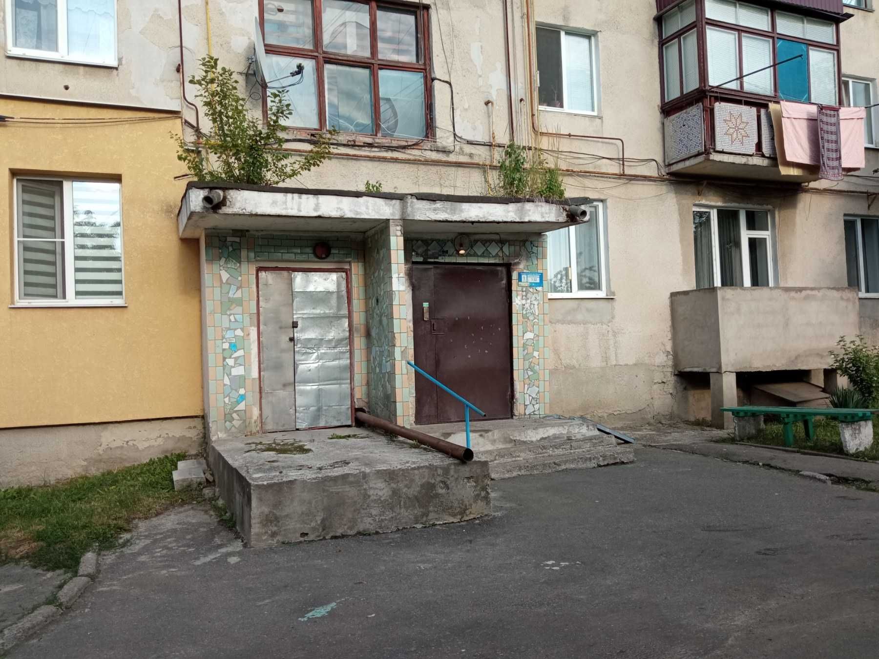 Продається 2 - х кімнатна квартира у центрі міста(біля льонокомбінату)