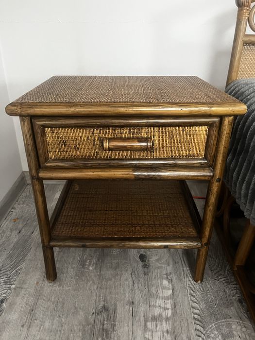 Meble rattanowe lozko z szafkami