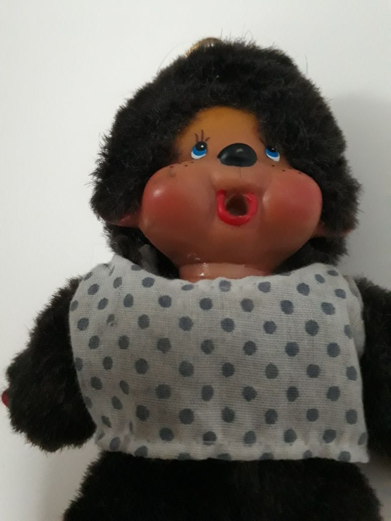 Stara mała małpka Monchhichi na szybę