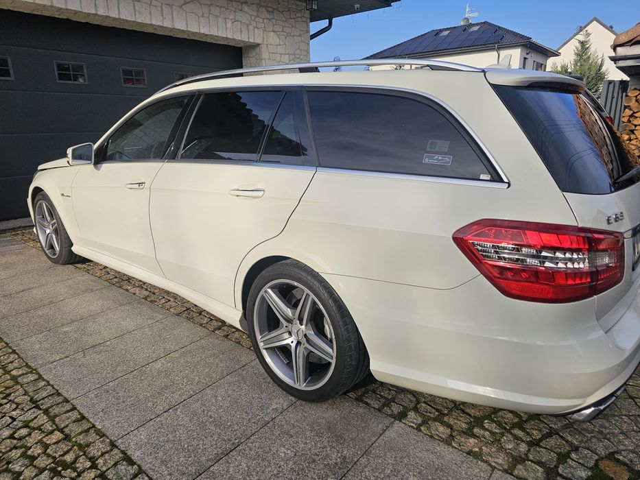 Mercedes e63 kombi Japonia