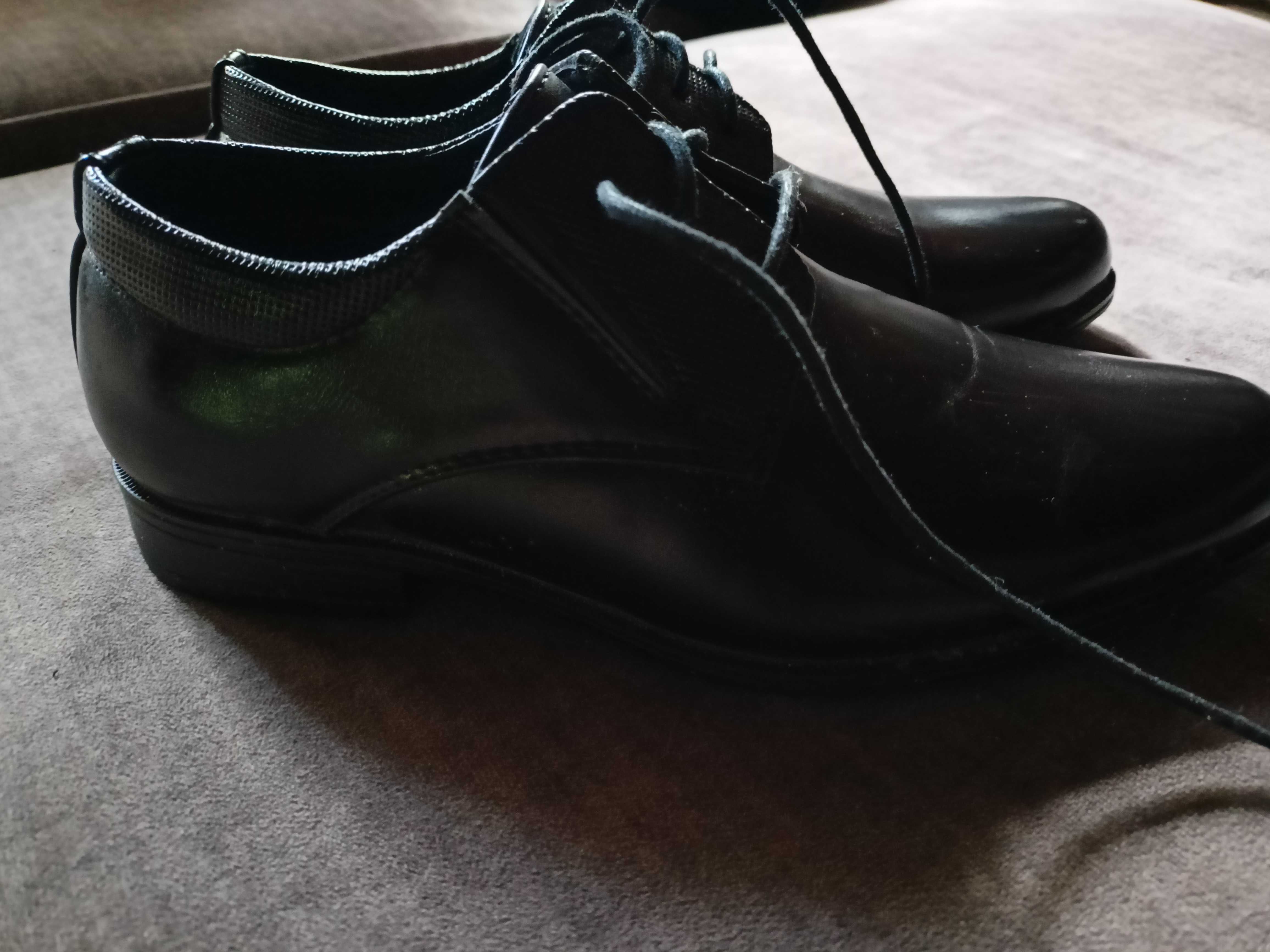 Buty do garnituru