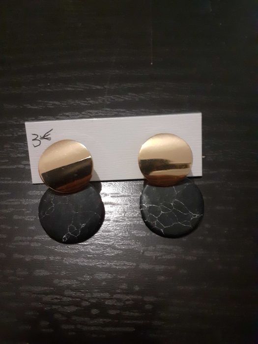 Brincos novos variados