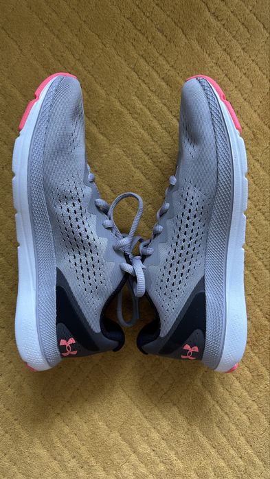 Nowe buty sportowe Under Armour 37,5