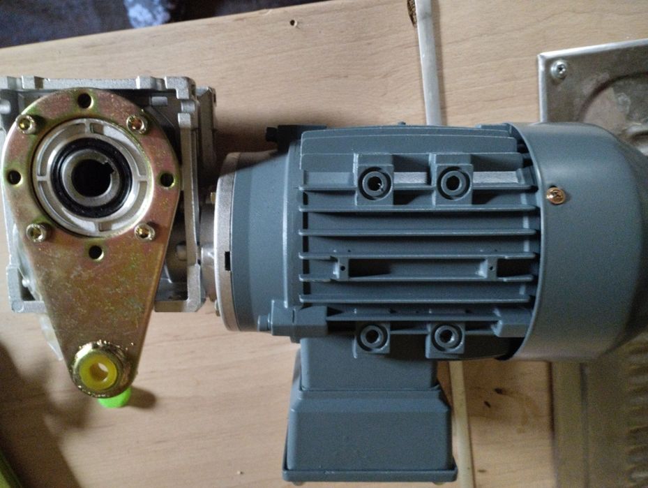 Silnik 3 fazowy omec motors 0.37 kw z przekładnią