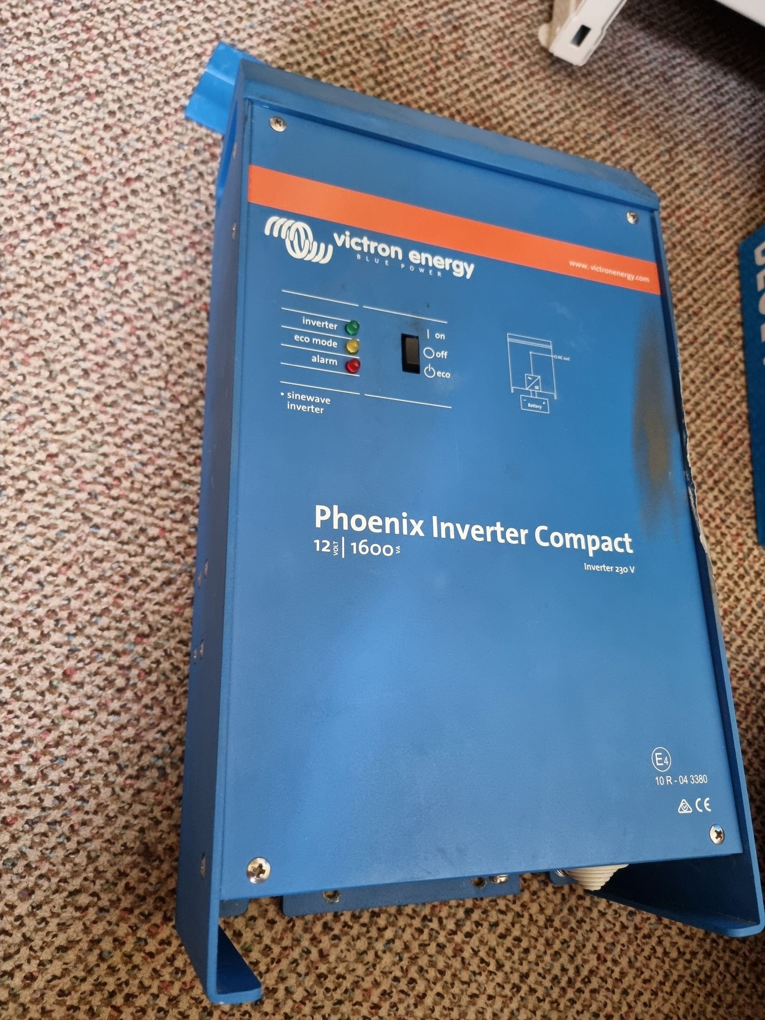 Инвертор Victron Phoenix Compact 12 1600