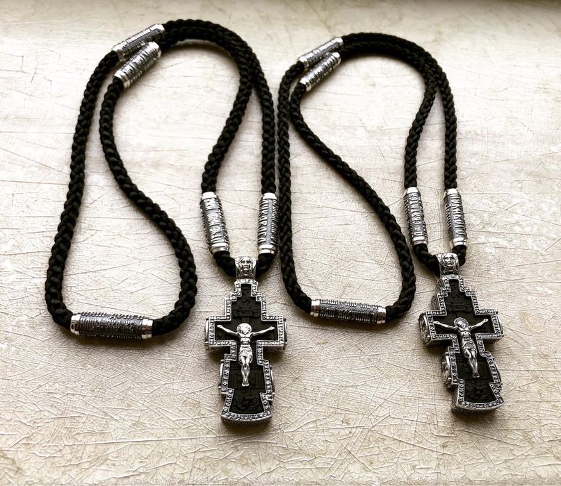 Хрест натільний, срібло, в комплекті із шнуром і вставками