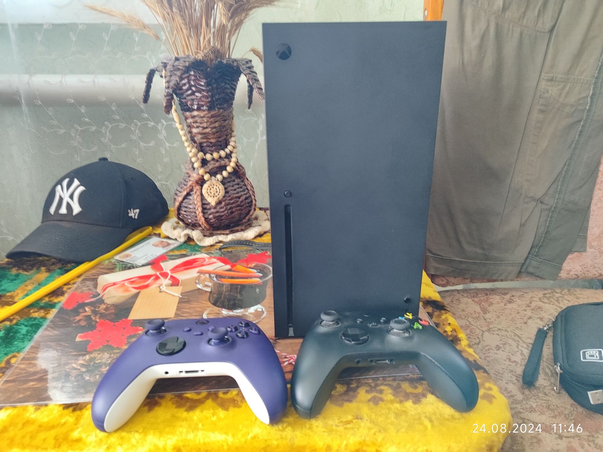 Xbox series X 1tb 2 геймпада