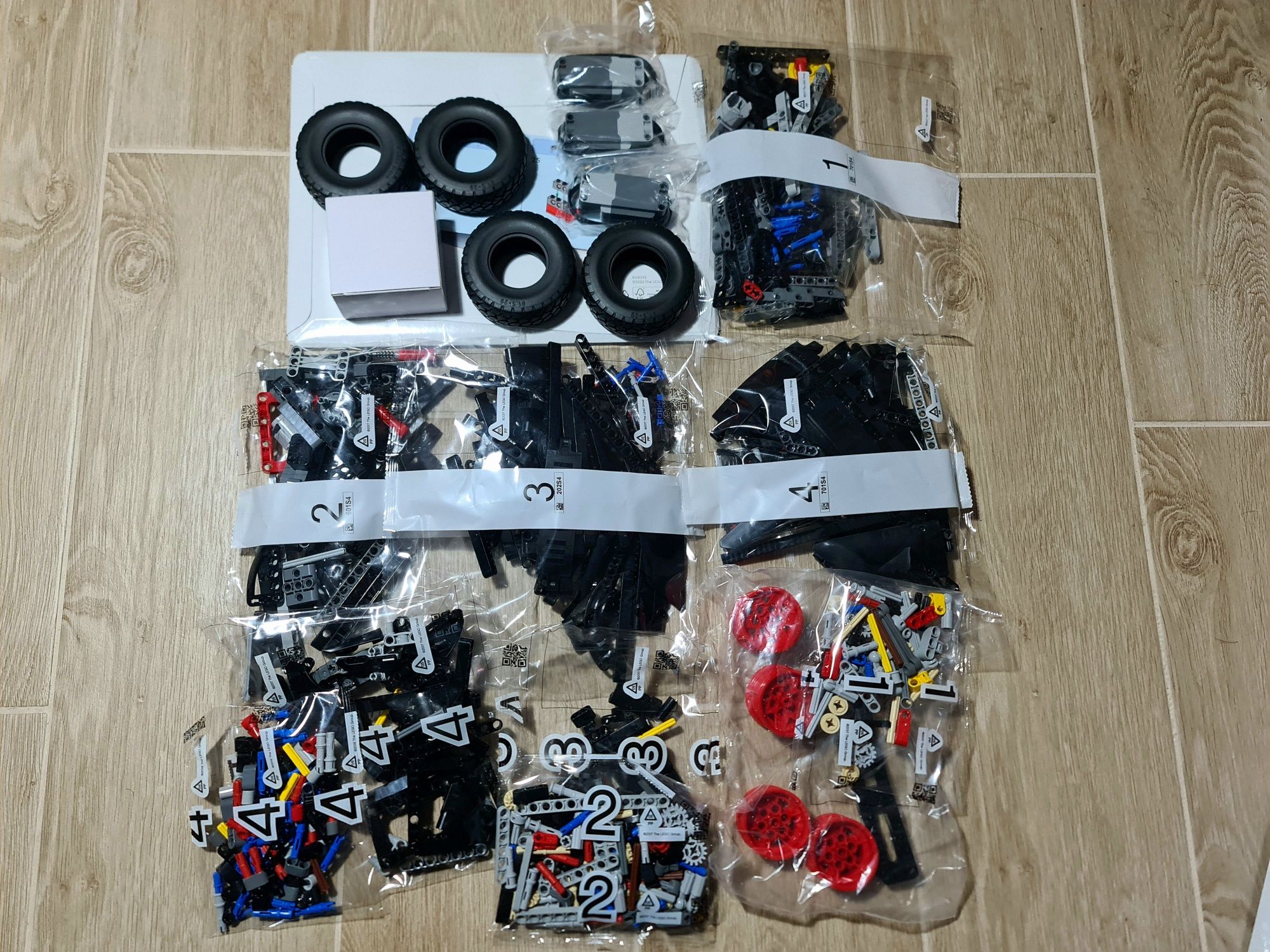 LEGO Technic 42160 Audi RS Q e-tron