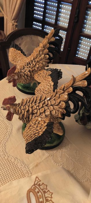 Galos  magnificos obra da Fabrica Bordalo Pinheiro