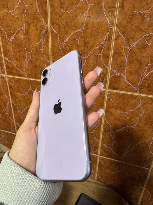 Продам 11 iphon в хорошом срстоянии