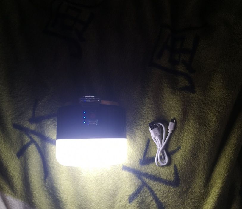 Лампа акумуляторна кемпінгова 100 Вт із функцією заряджання телефона.