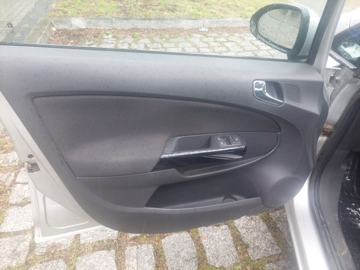 Opel corsa 1.2 benzyna 80 km przyjmę auto w rozliczeniu