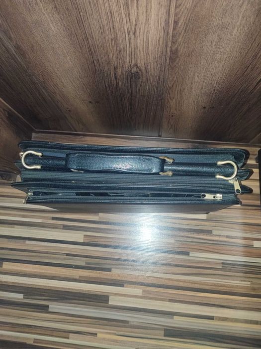 Новый кожаный портфель / деловой