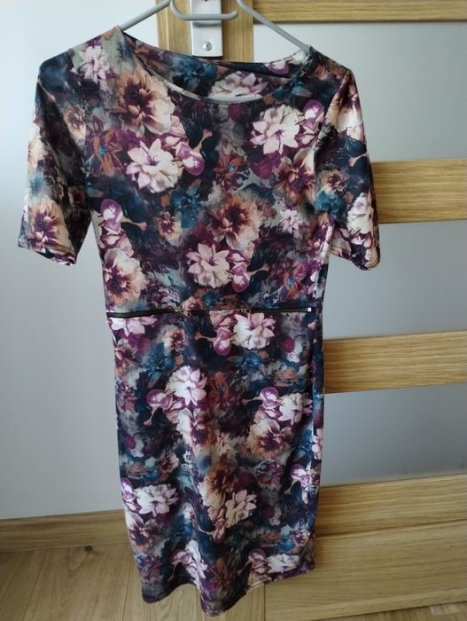 Sukienka ribbon w kwiaty z krótkim rękawem