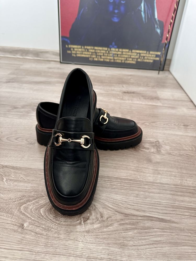 Loafersy mokasyny z klamrą na grubej podeszwie