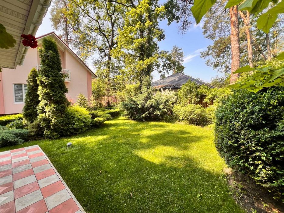 Продається неймовірний будинок неподалік від Центрального парку!