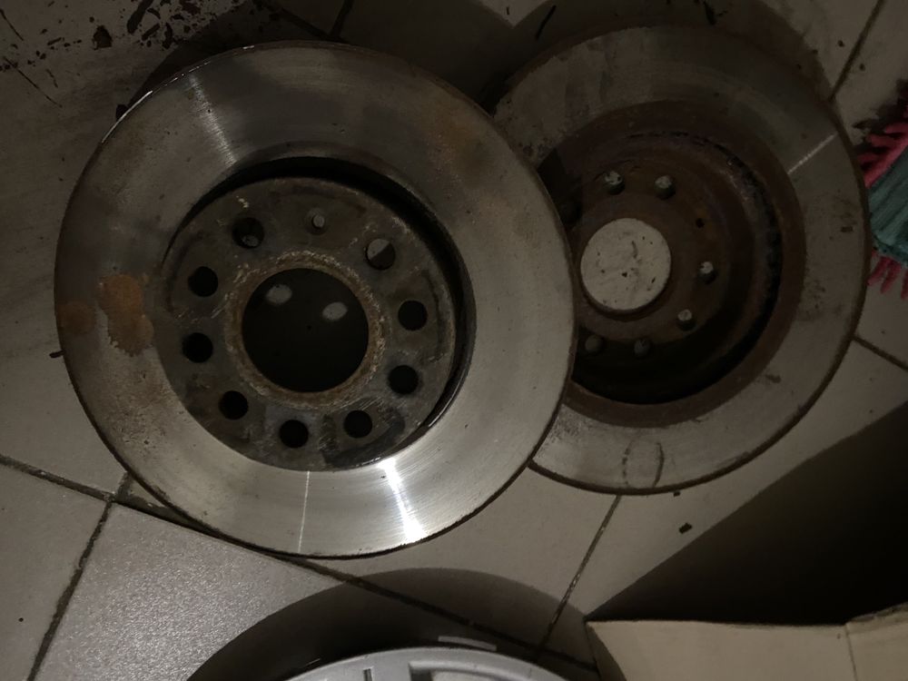 Тормозные диски Передні на Skoda Octavia  А7  октавія шкода