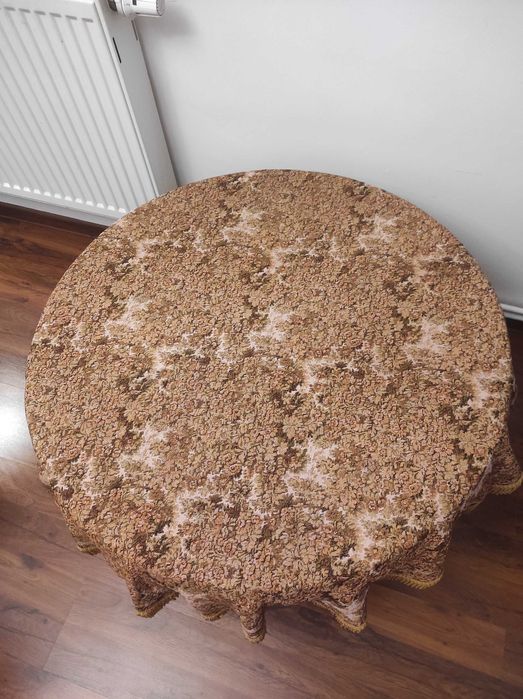 Okrągły obrus gobelinowy